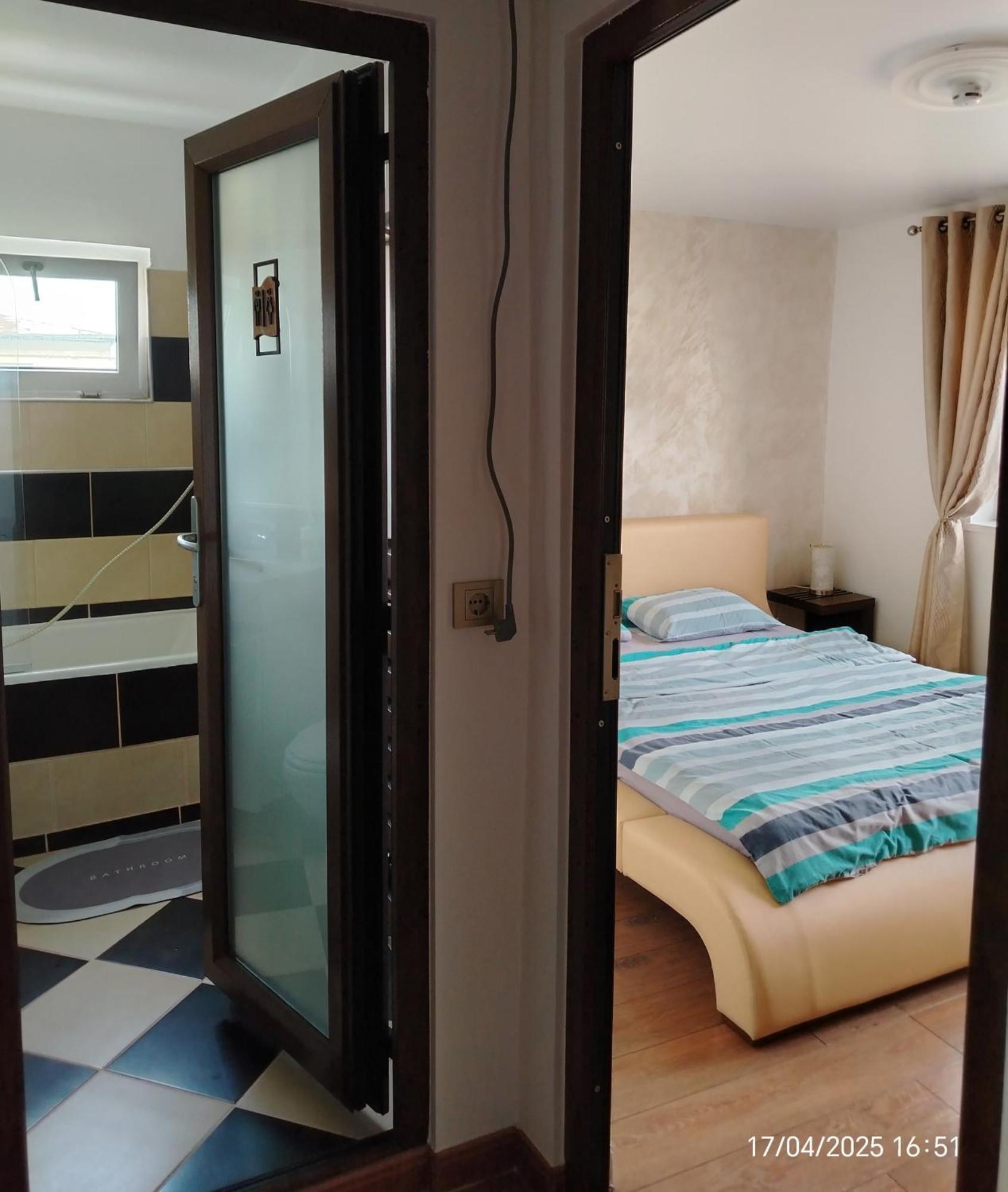 Arka Apartment Craiova Exterior foto